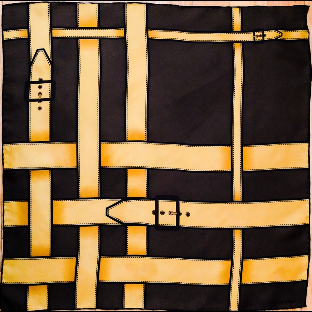 Burberry Scarf With belt motif - Picture 9 of 9